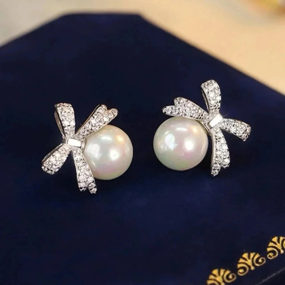 Rhinestone Bow & Faux Pearl Design Stud Earrings NEW - Picture 2 of 7